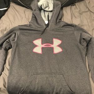 Women’s Medium Under Armour sweatshirt